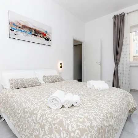Vivimihome - Crespi House A 3 Minuti Dalla Metro Апартаменты